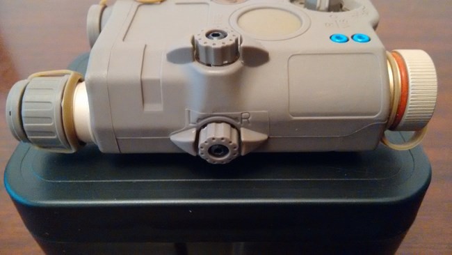Illuminator adjustment knob